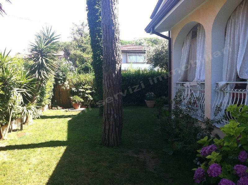 Villa a Forte dei marmi in Via Scassi Carli, 182 - Foto 2