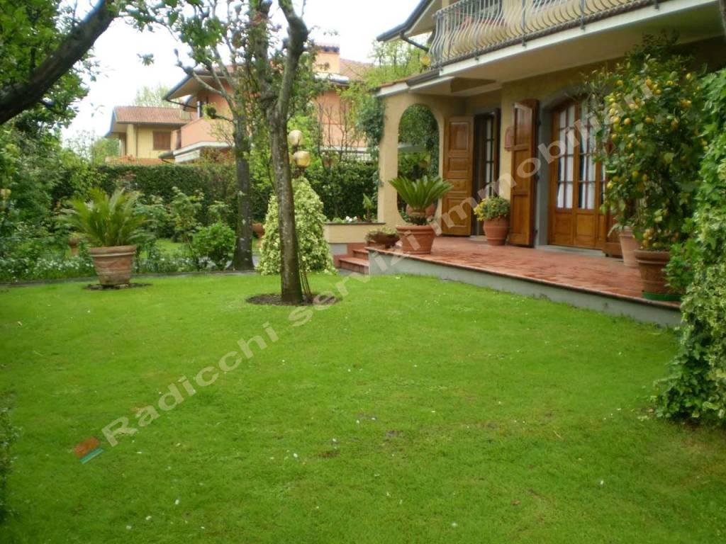 Villa a Forte dei marmi in Via Sant'Elme, 40 - Foto 4