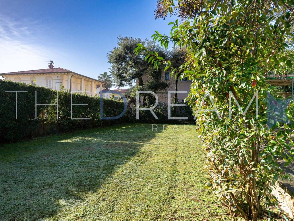 Villa a Forte dei marmi in Via Palestro, 68 - Foto 3