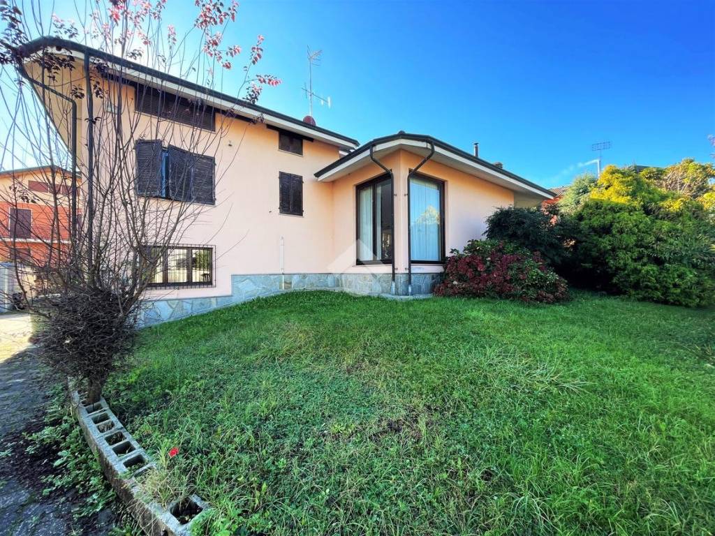 Villa a Crescentino in Via Vittorio del Corno, 18 - Foto 2