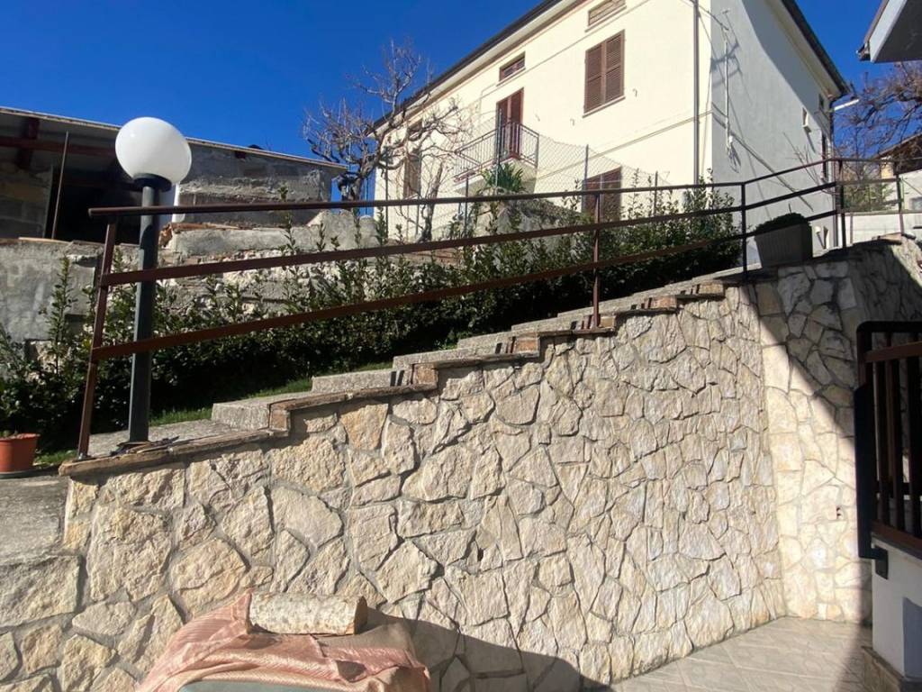 Villa a Civitella del tronto in Via Rotabile - Foto 2