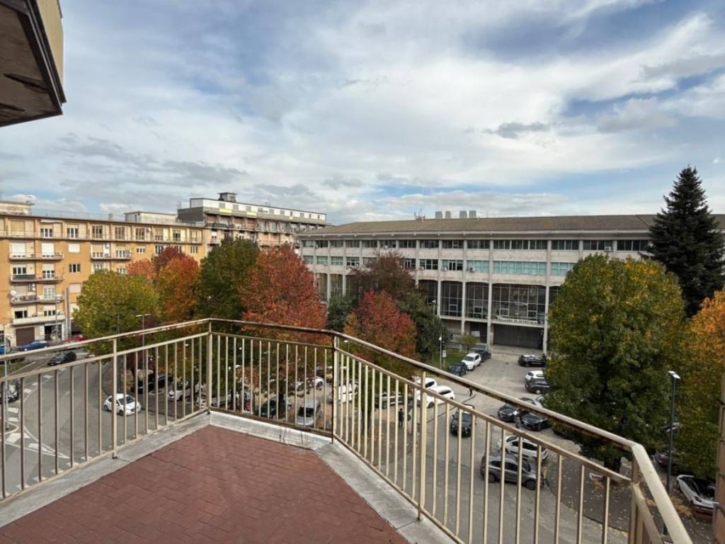 Appartamento a Avellino in Piazza d'Armi - Foto 3