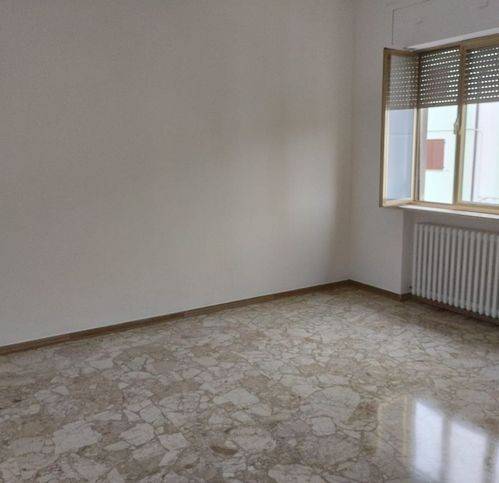 Appartamento a Civitanova marche in Via Dei Trecento - Foto 4