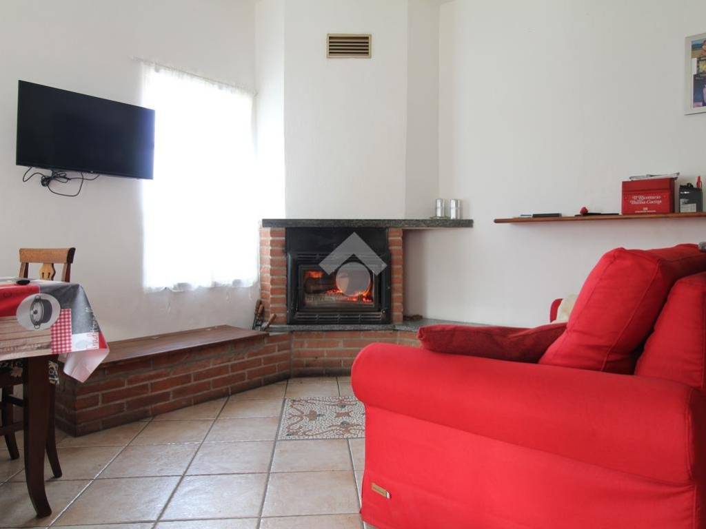 Casa indipendente a Divignano in Via mora e gibin, 5 - Foto 2
