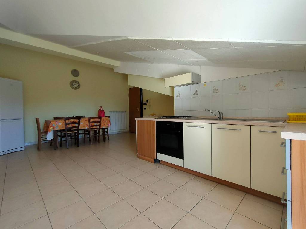 Attico / mansarda a L'aquila in Strada Statale del Gran Sasso d'Italia - Foto 2