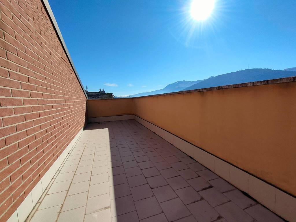 Attico / mansarda a L'aquila in Strada Statale del Gran Sasso d'Italia - Foto 3