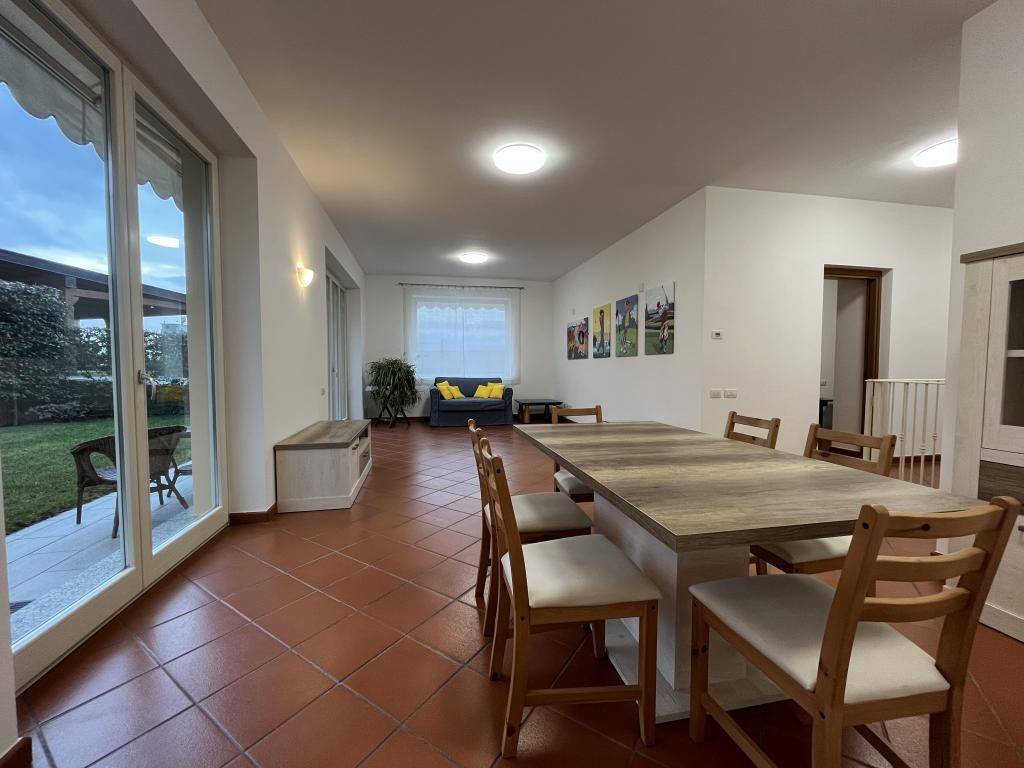 Appartamento a Angera in Via della Camelia - Foto 2