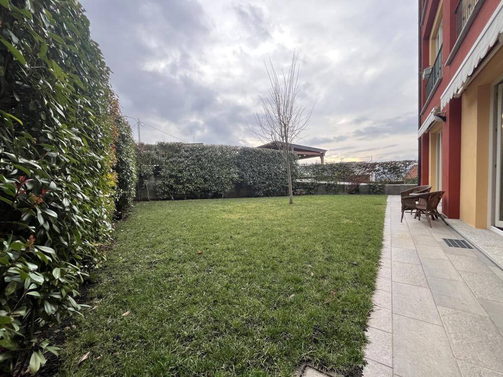 Appartamento a Angera in Via della Camelia - Foto 3