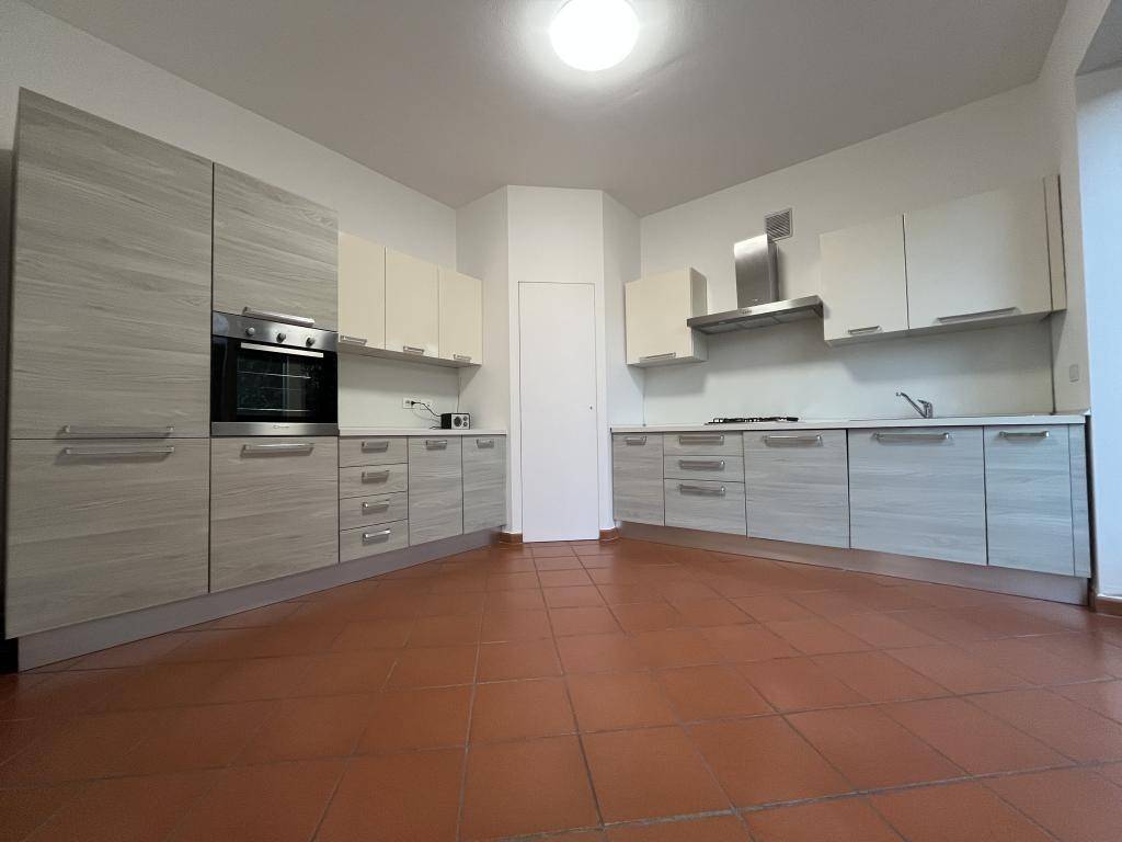 Appartamento a Angera in Via della Camelia - Foto 4