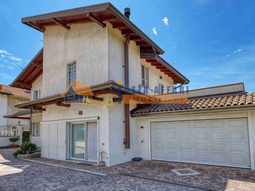 Villa a Carnago in via Borghetto - Foto 2