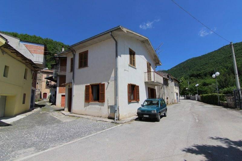 Villetta a schiera a Cagnano amiterno in Via dei Falegnami - Foto 5