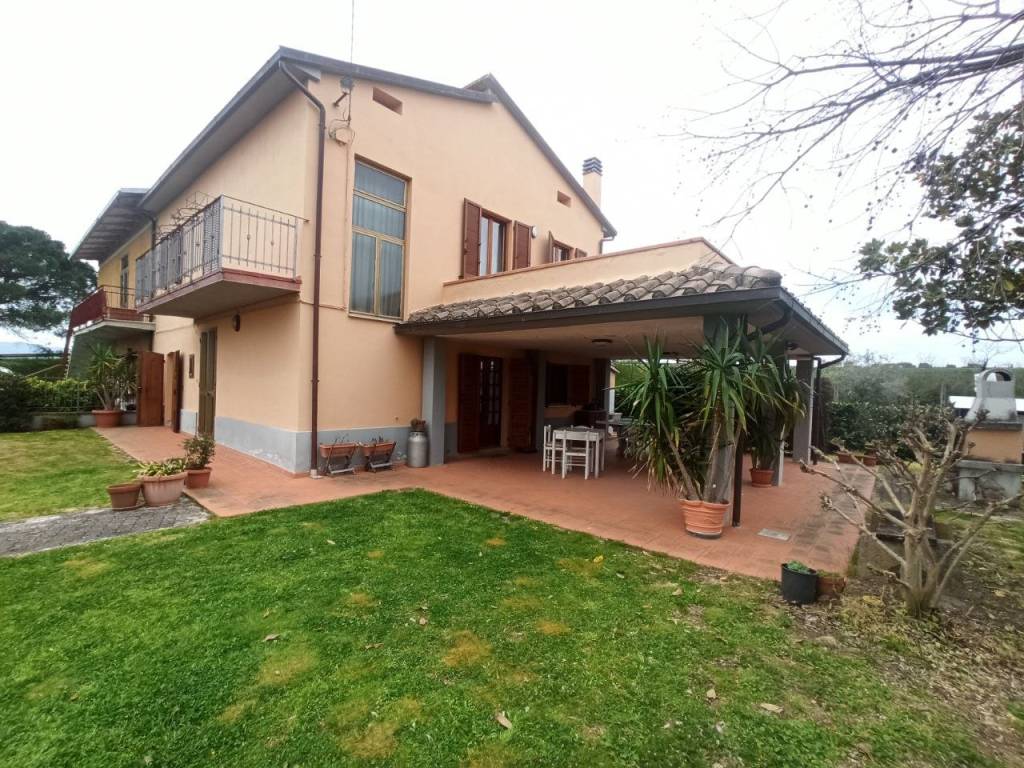 Casa indipendente a Castiglione del lago in Strada Statale Umbro Casentinese - Foto 3