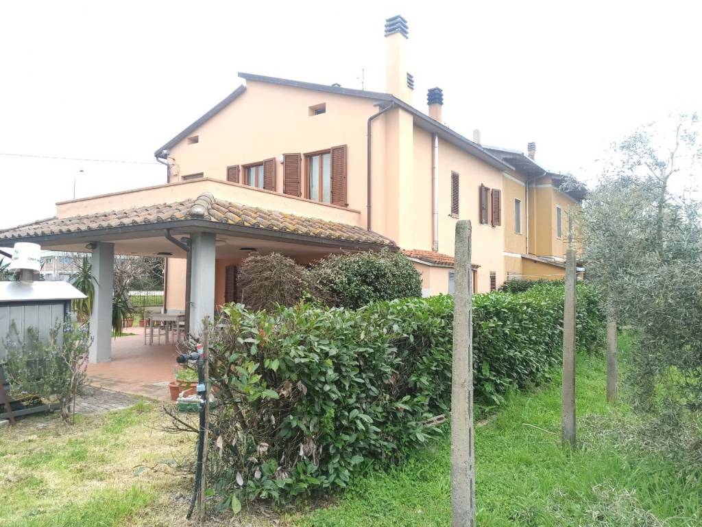Casa indipendente a Castiglione del lago in Strada Statale Umbro Casentinese - Foto 4