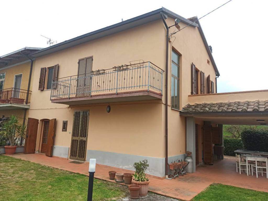 Casa indipendente a Castiglione del lago in Strada Statale Umbro Casentinese - Foto 5