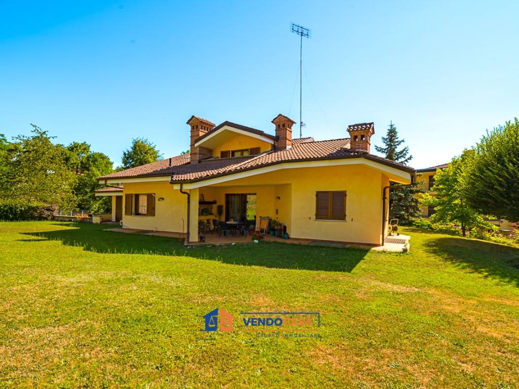 Villa a Bernezzo in Via Regina Margherita, 128 - Foto 3
