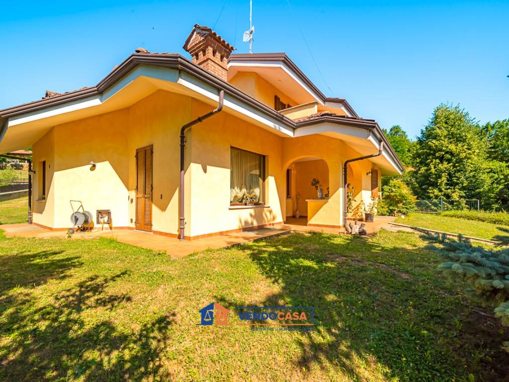 Villa a Bernezzo in Via Regina Margherita, 128 - Foto 4