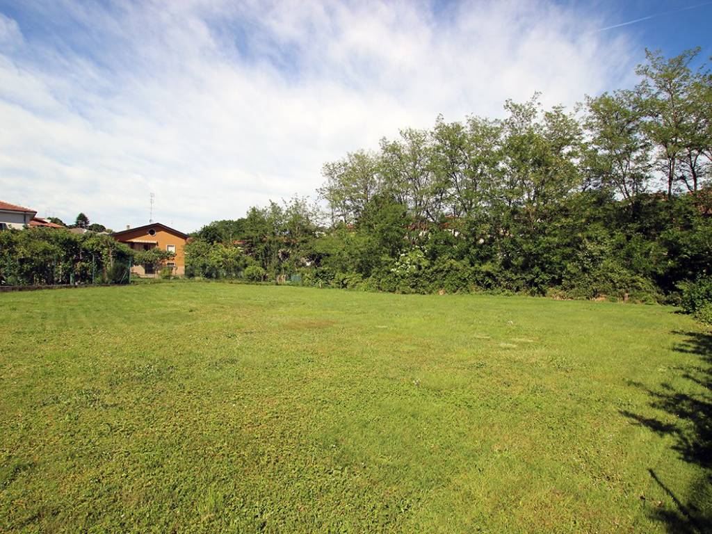 Terreno a Castronno in Via Indipendenza - Foto 2