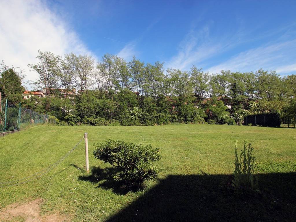 Terreno a Castronno in Via Indipendenza - Foto 3