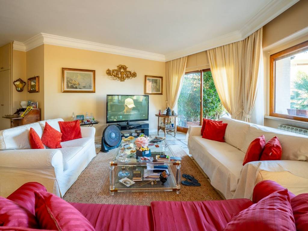 Appartamento a Napoli in Via Francesco Petrarca, 127 - Foto 2
