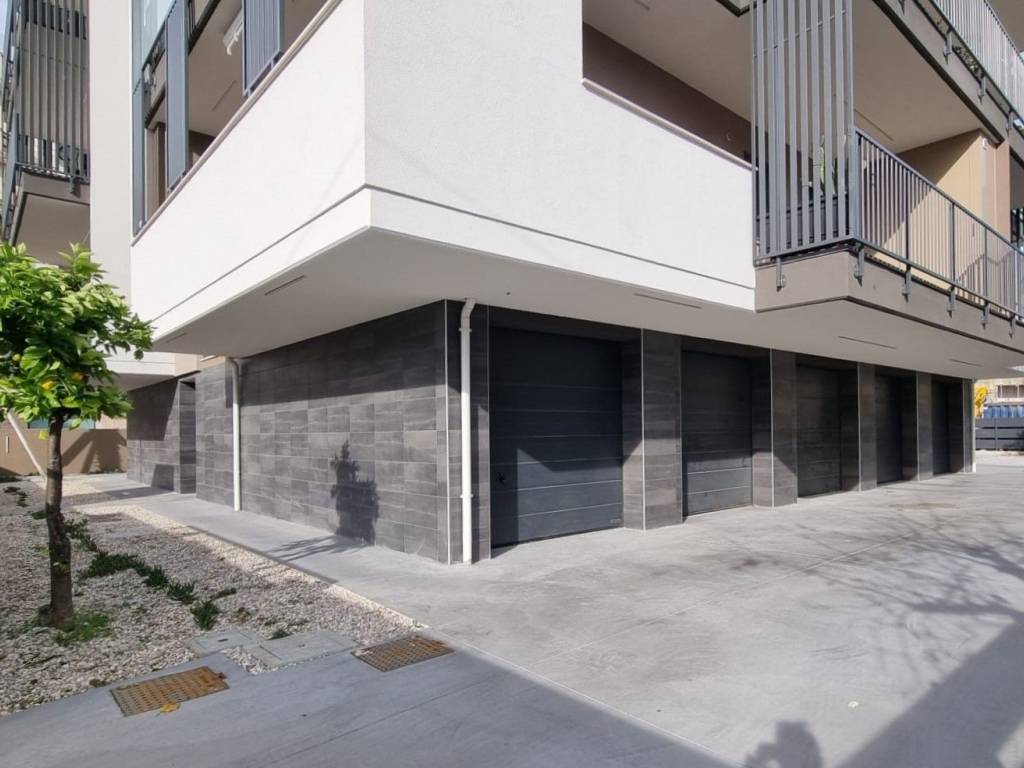 Box / garage a Montesilvano in Via Cerrano, 25 - Foto 2