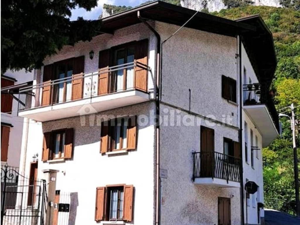 Villa a Ballabio in Via Grigna - Foto 2