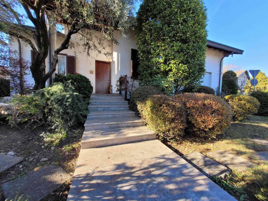 Villa a Gorla maggiore in Via Adua, 14 - Foto 3