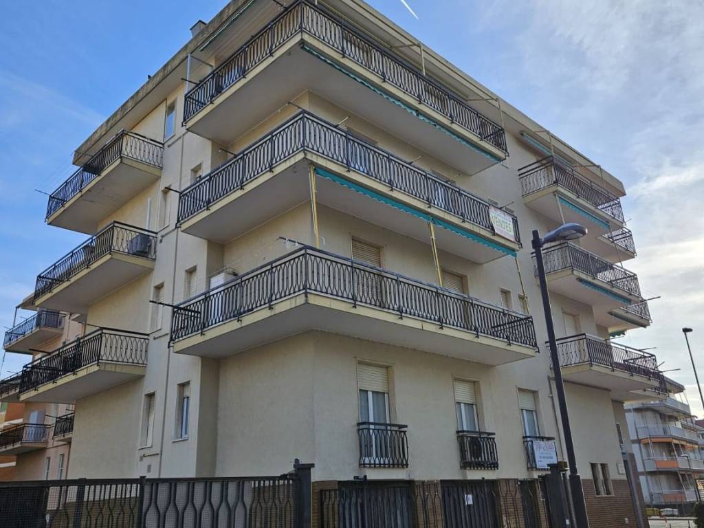 Appartamento a Pietra ligure in Viale della Repubblica, 45 - Foto 2