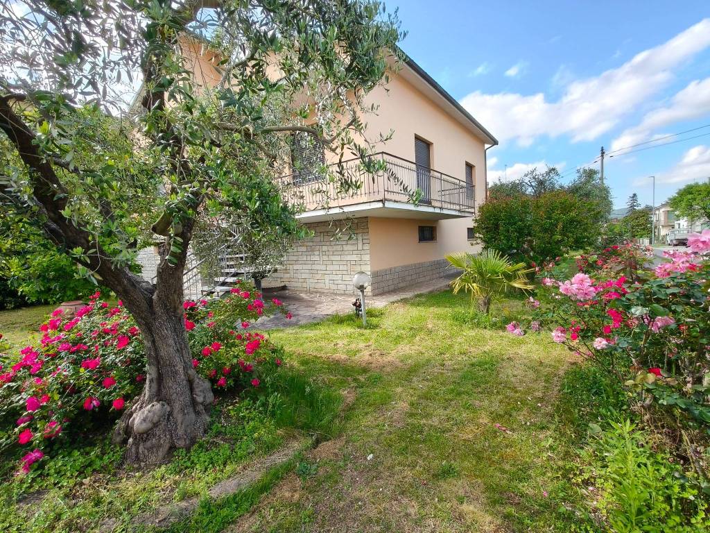 Villa a Pergola in Via Giacomo Puccini, 1 - Foto 2