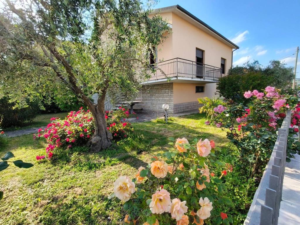 Villa a Pergola in Via Giacomo Puccini, 1 - Foto 3