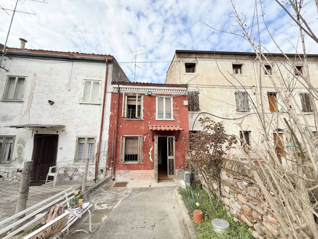 Villetta a schiera a Erbè in Via Guglielmo Marconi - Foto 1