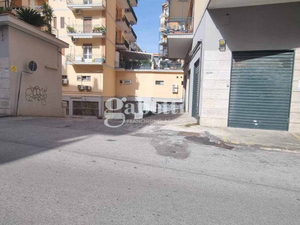 Box / garage a Salerno in Via Raffaele Fatigati - Foto 4