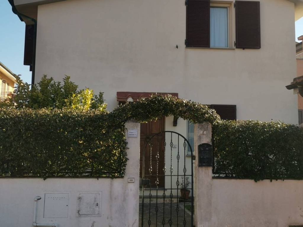 Casa indipendente a Orbetello in Via Aramo Marri, 21 - Foto 2