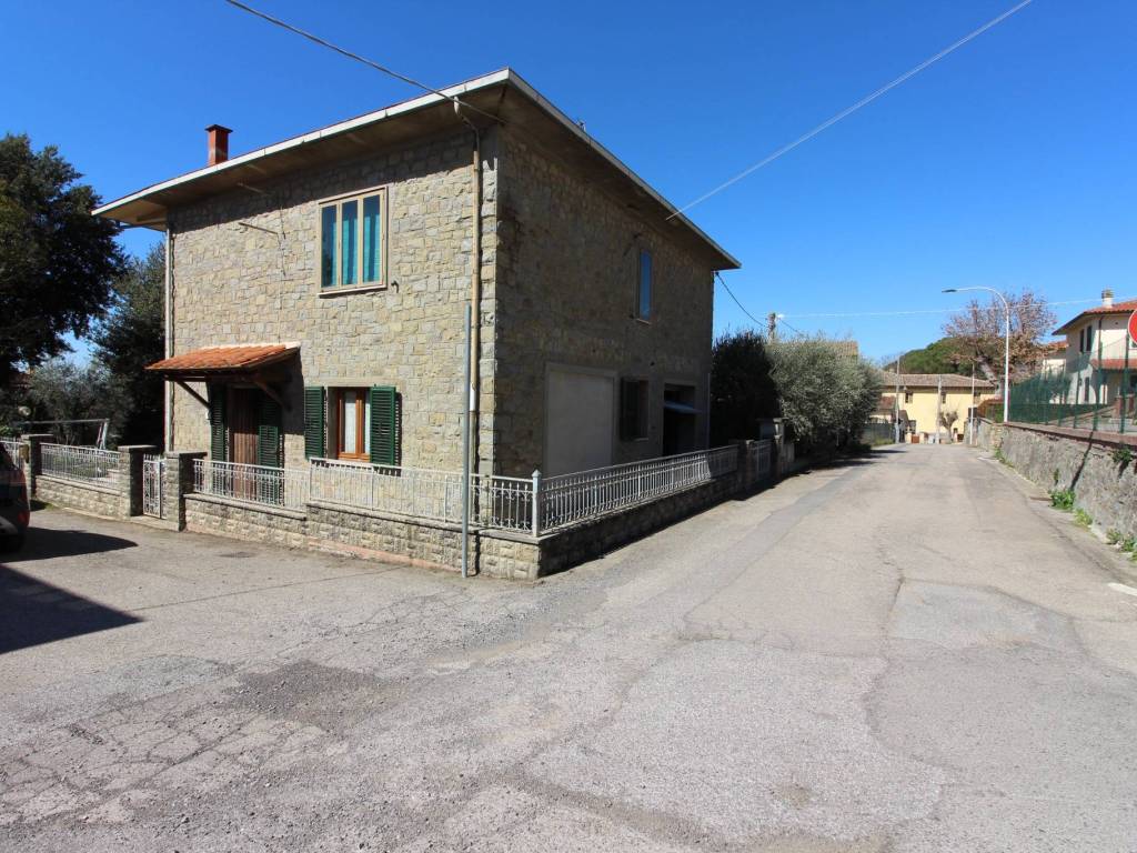 Appartamento a Castiglion fiorentino in Località Montecchio - Foto 2