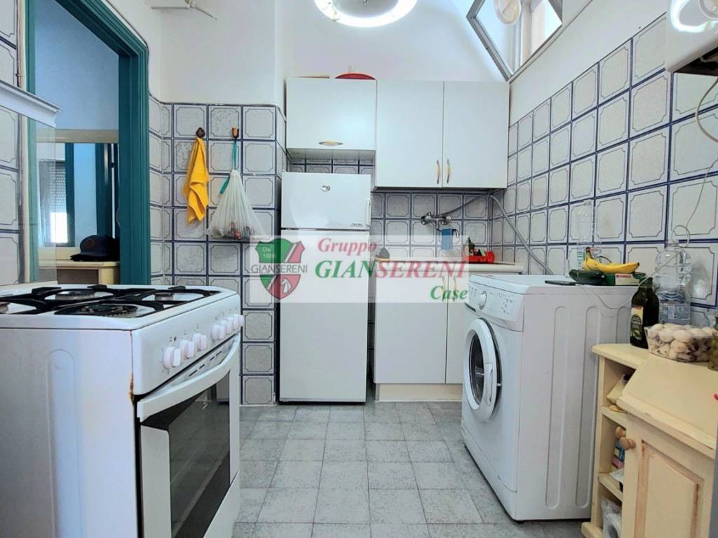 Appartamento a Follonica in Via Ugo Foscolo - Foto 5