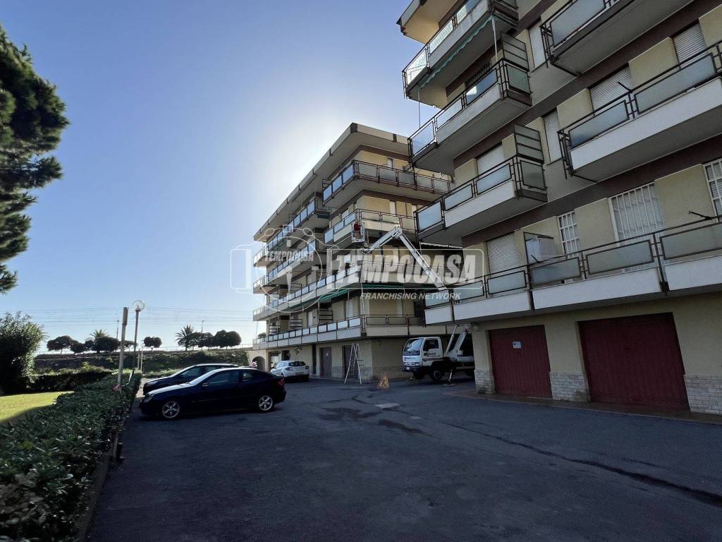 Appartamento a Borghetto santo spirito in PIAZZA DELLA PACE 1 - Foto 2