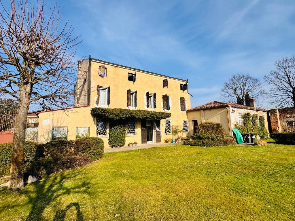 Villa a Legnago in Via Pier Domenico Frattini, 43 - Foto 3