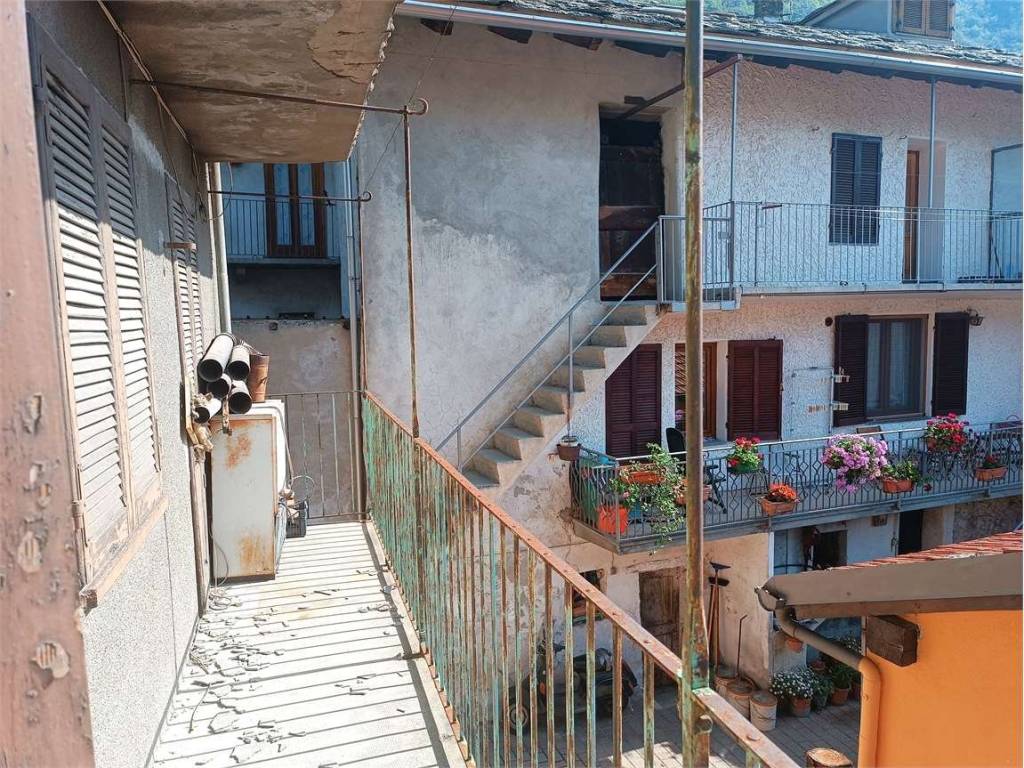 Casa indipendente a Donnas in Via Rovarey - Foto 2