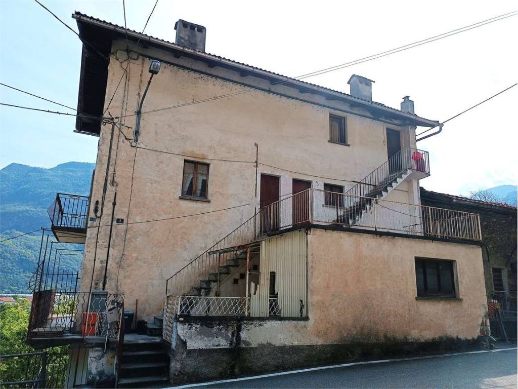 Casa indipendente a Pont-saint-martin in Via Aldo Chenuil - Foto 2