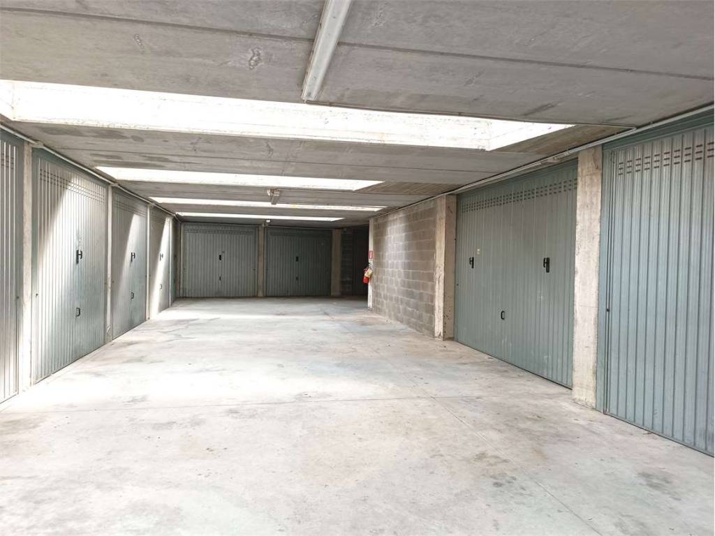 Box / garage a Pont-saint-martin in Via Circonvallazione - Foto 4
