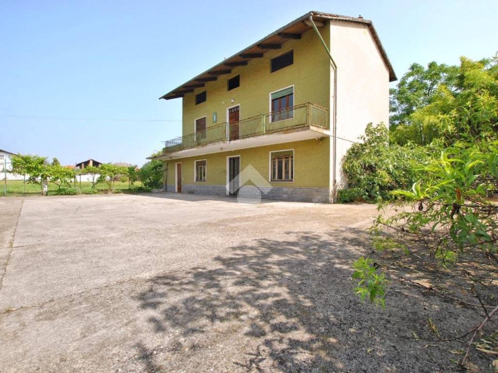 Casa indipendente a Borgo d'ale in Via Massimo d'Azeglio, 12 - Foto 2