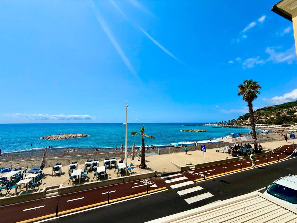 Appartamento a Imperia in Lungomare Cristoforo Colombo, 138 - Foto 3