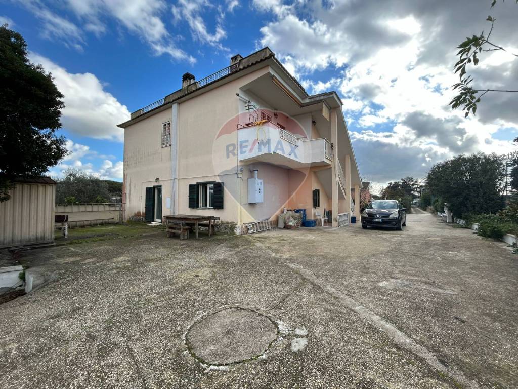 Villa a Aprilia in via dei rutuli, 95 - Foto 3