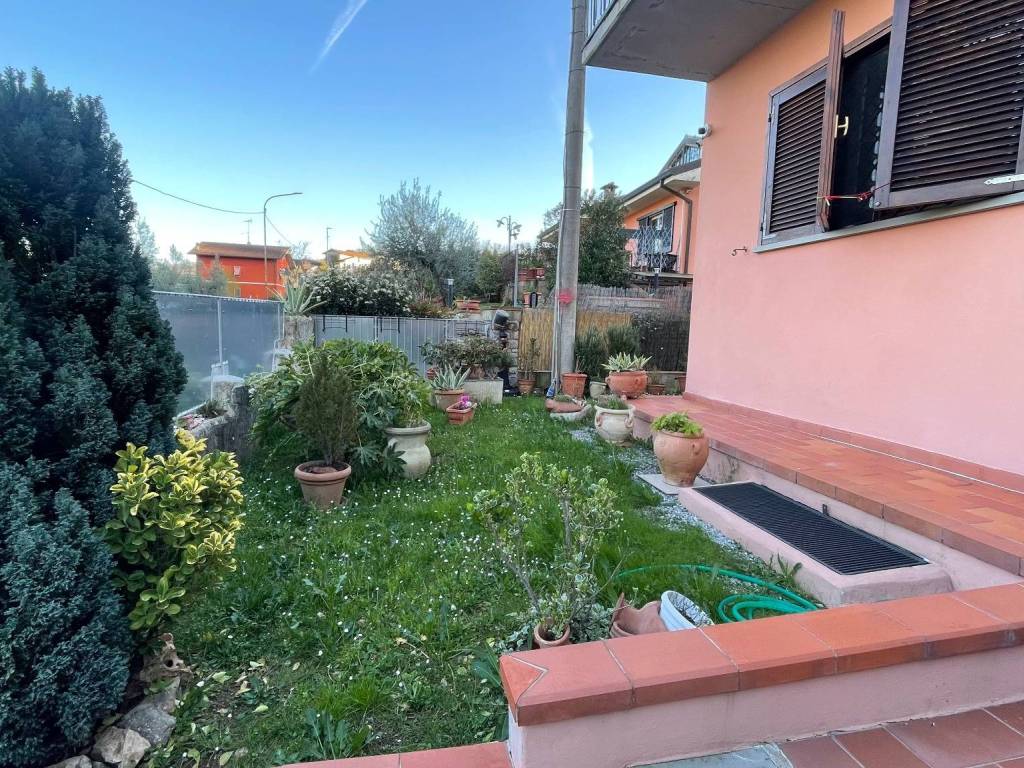Villetta a schiera a Montecatini-terme in Via Poggio del Crinale - Foto 2
