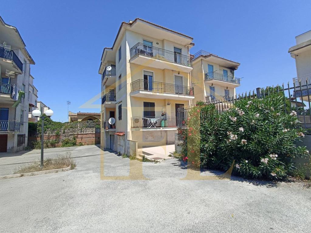 Appartamento a Castel volturno in Via Gioacchino Rossini - Foto 2