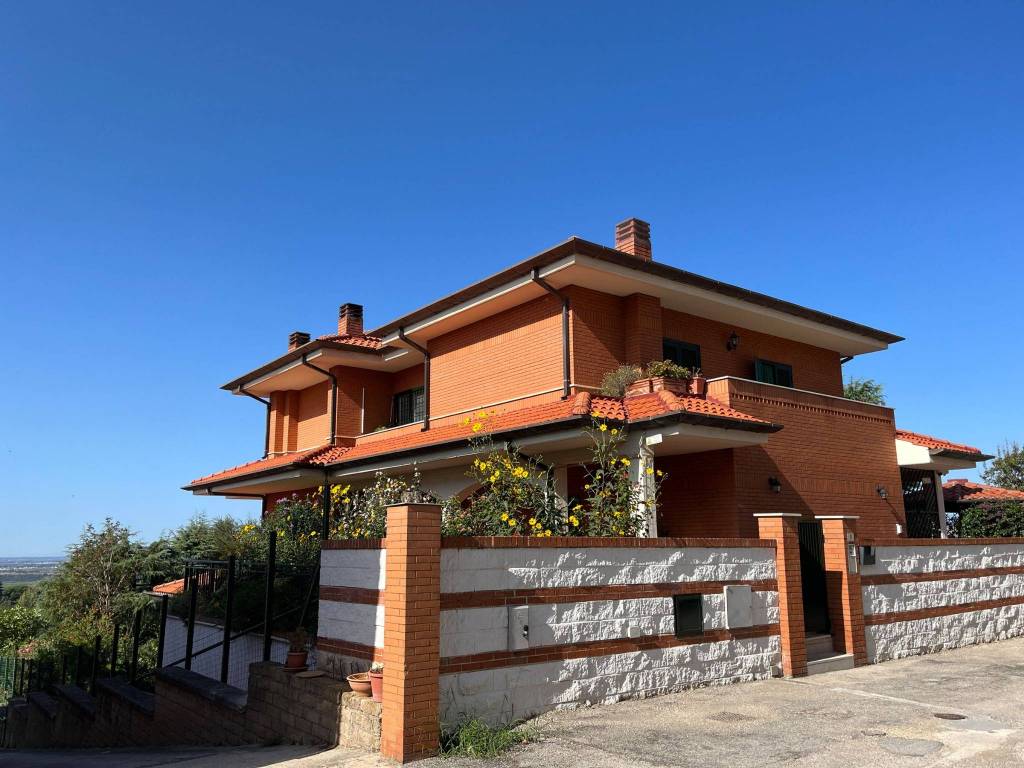 Villa a Cori in Via Don Guido De Cave, 8 - Foto 2