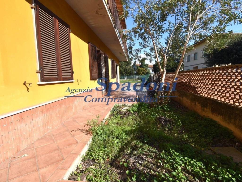 Appartamento a Massa e cozzile in Via Giuseppe Giusti, 19 - Foto 3
