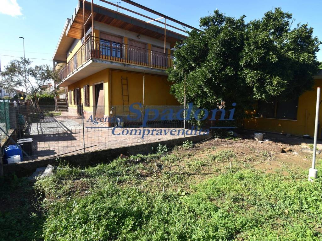 Appartamento a Massa e cozzile in Via Giuseppe Giusti, 19 - Foto 4