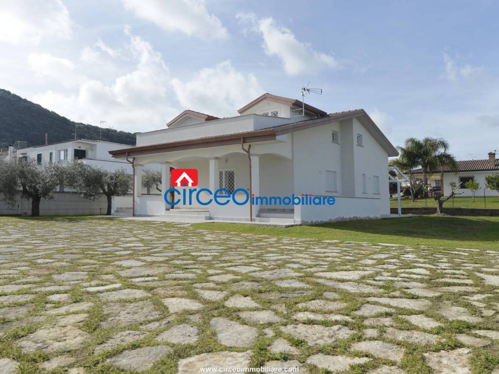 Villa a San felice circeo in Via Tommaso Tittoni, 32 - Foto 2