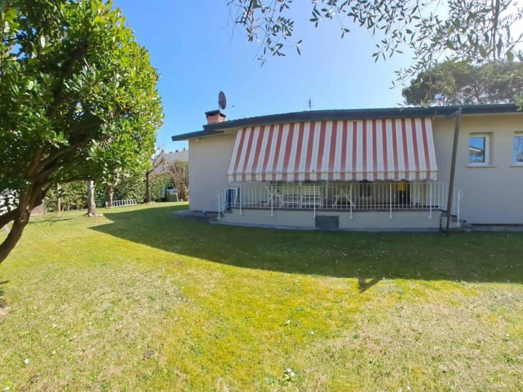 Villa a Forte dei marmi in Via della Barbiera - Foto 2