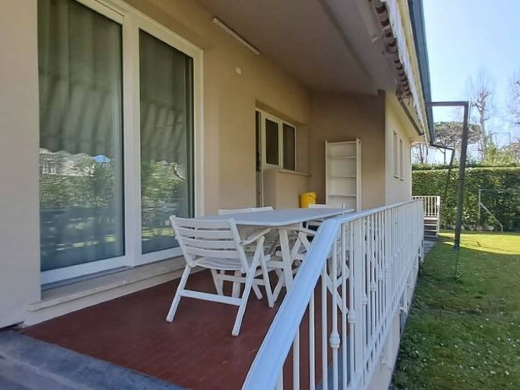 Villa a Forte dei marmi in Via della Barbiera - Foto 3